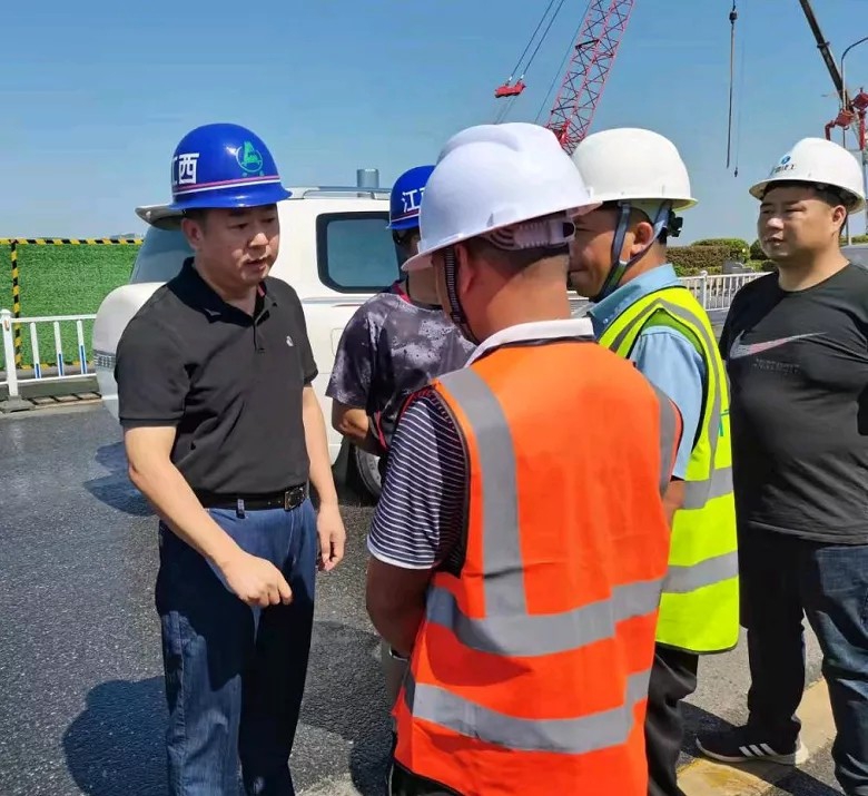 羅輝到沿江中北大道快速路改造工程、真君路隧道工程項目檢查工作