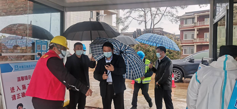 集團(tuán)公司黨委委員、副總經(jīng)理羅輝赴西二環(huán)高速項目檢查疫情防控及項目推進(jìn)工作